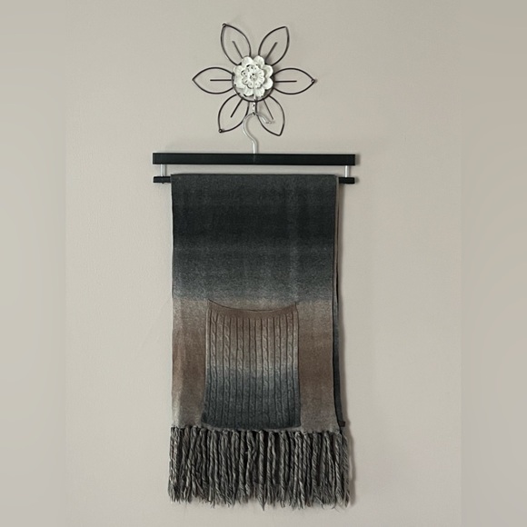 Women’s RUDSAK Fringe Pocket Scarves 🧣 - Picture 2 of 11